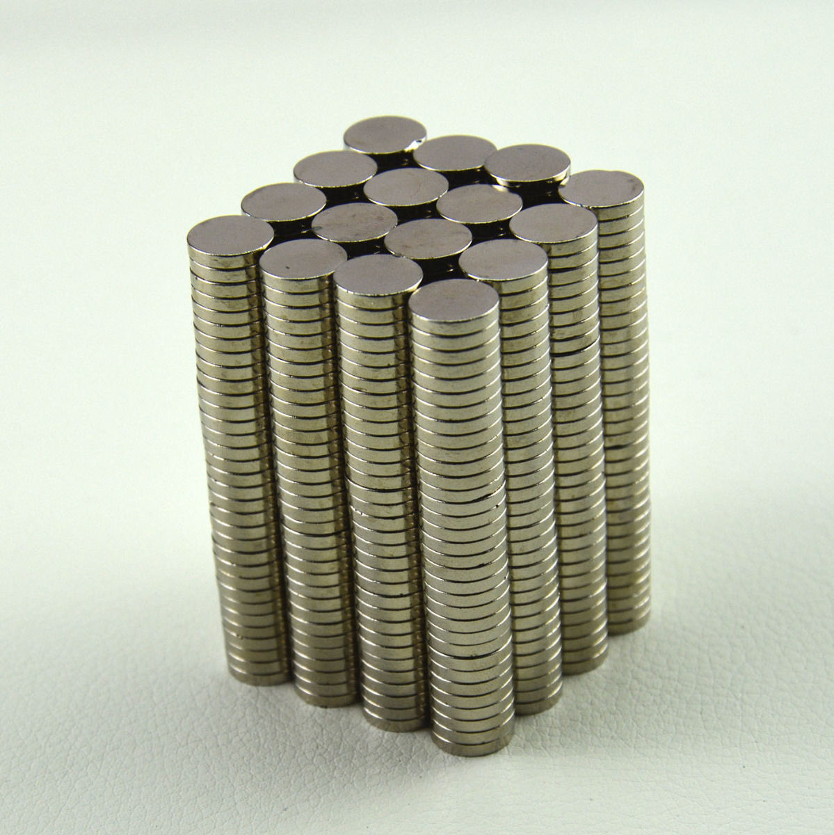 专业生产 强磁吸铁石永磁铁钕铁硼 超强吸铁石圆形 稀土永磁王