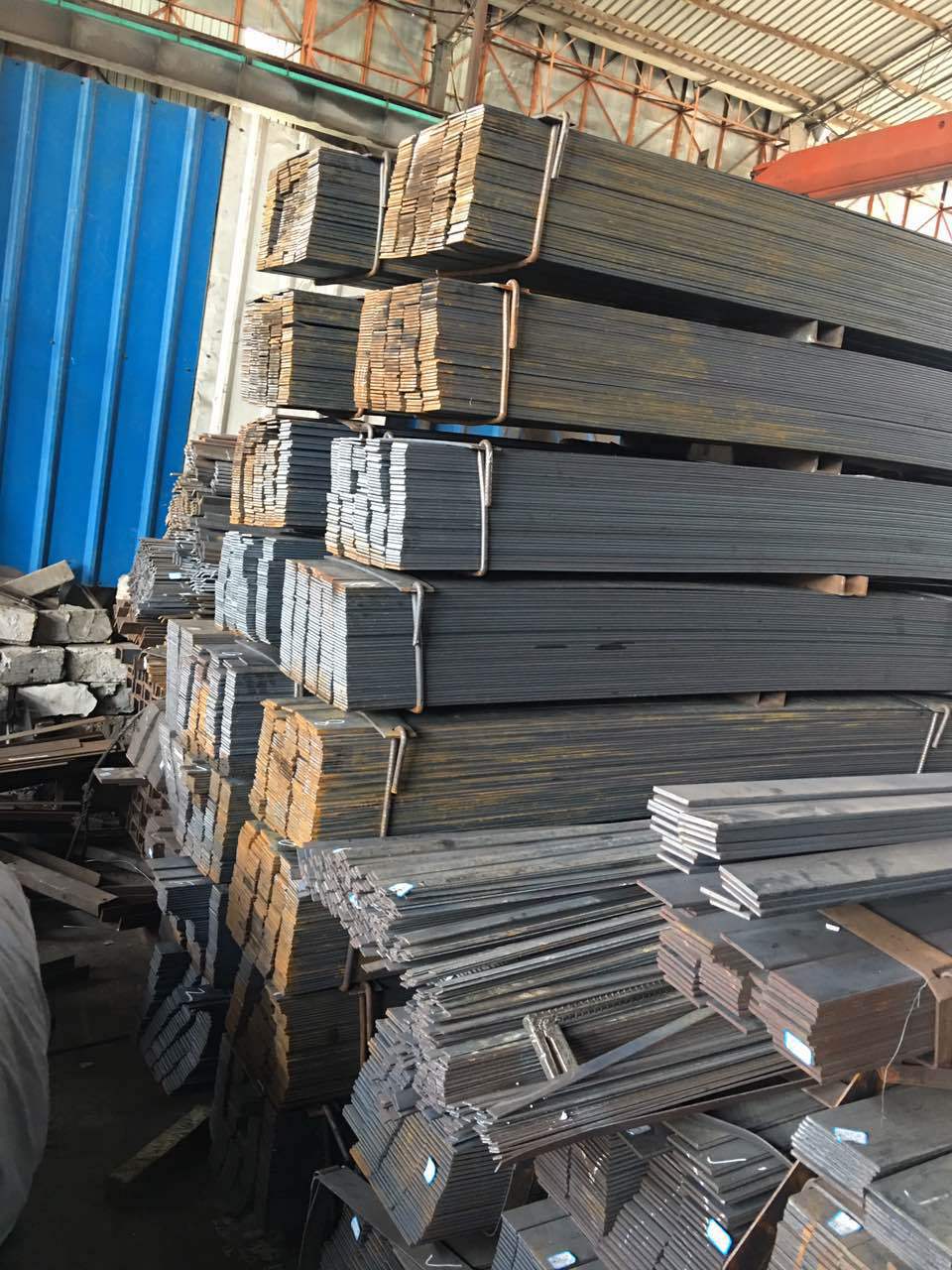 橱窗##全网诚信通官方# 供应纵剪扁钢热轧扁钢重庆q235扁铁厂家批发