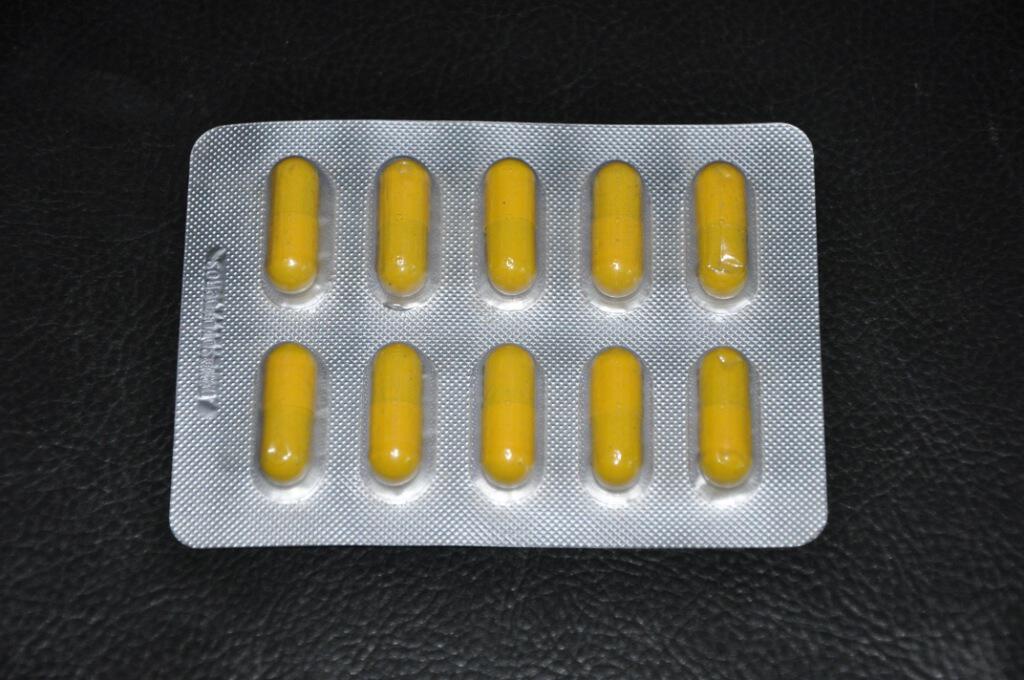 厂家供应锦州小型保健品胶囊五金制品药片铝塑泡罩包装机械(图)