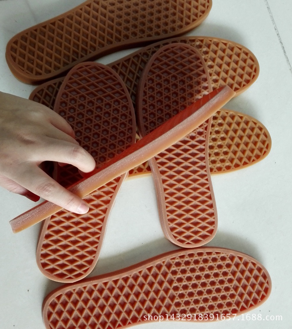 橡胶休闲男女款鞋材底情侣款橡胶硫化鞋底橡胶牛筋生胶休闲鞋底