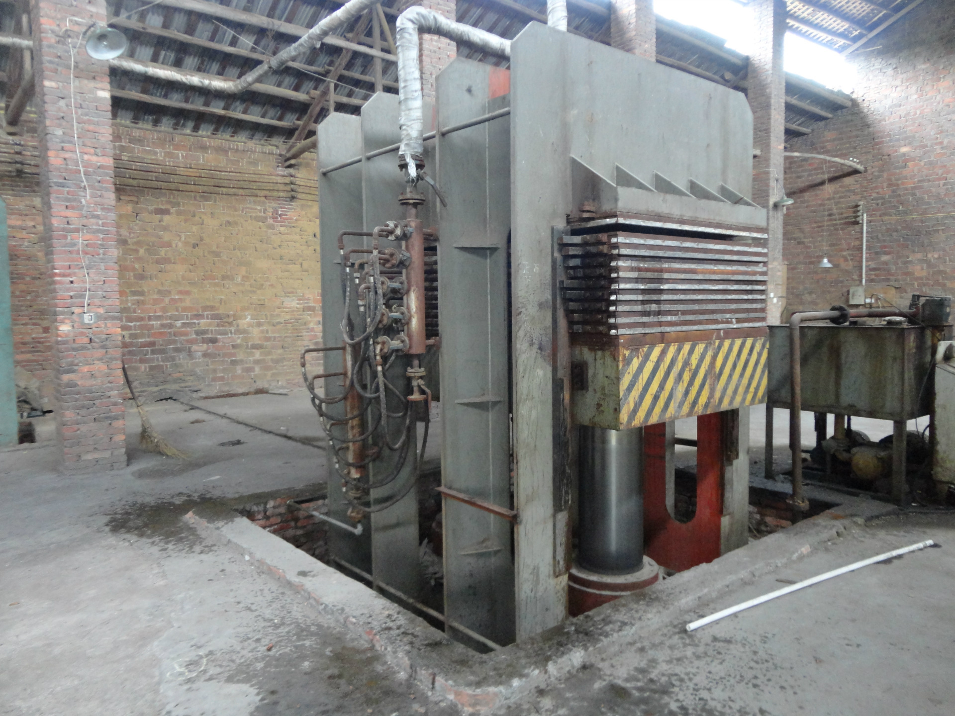 二手热压机,二手600吨大压力热压机,二手10层四八尺热压机