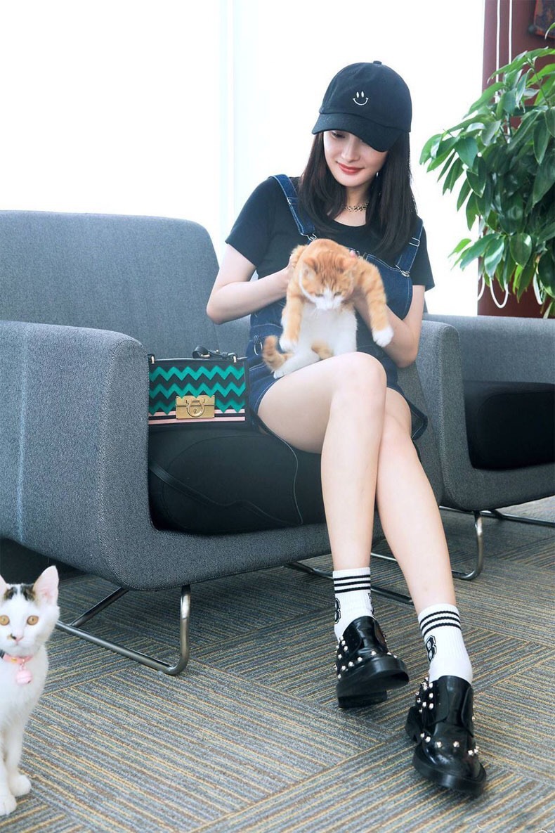 2016秋季新款杨幂微博同款黑色t恤韩版牛仔拉链连体背带裤.