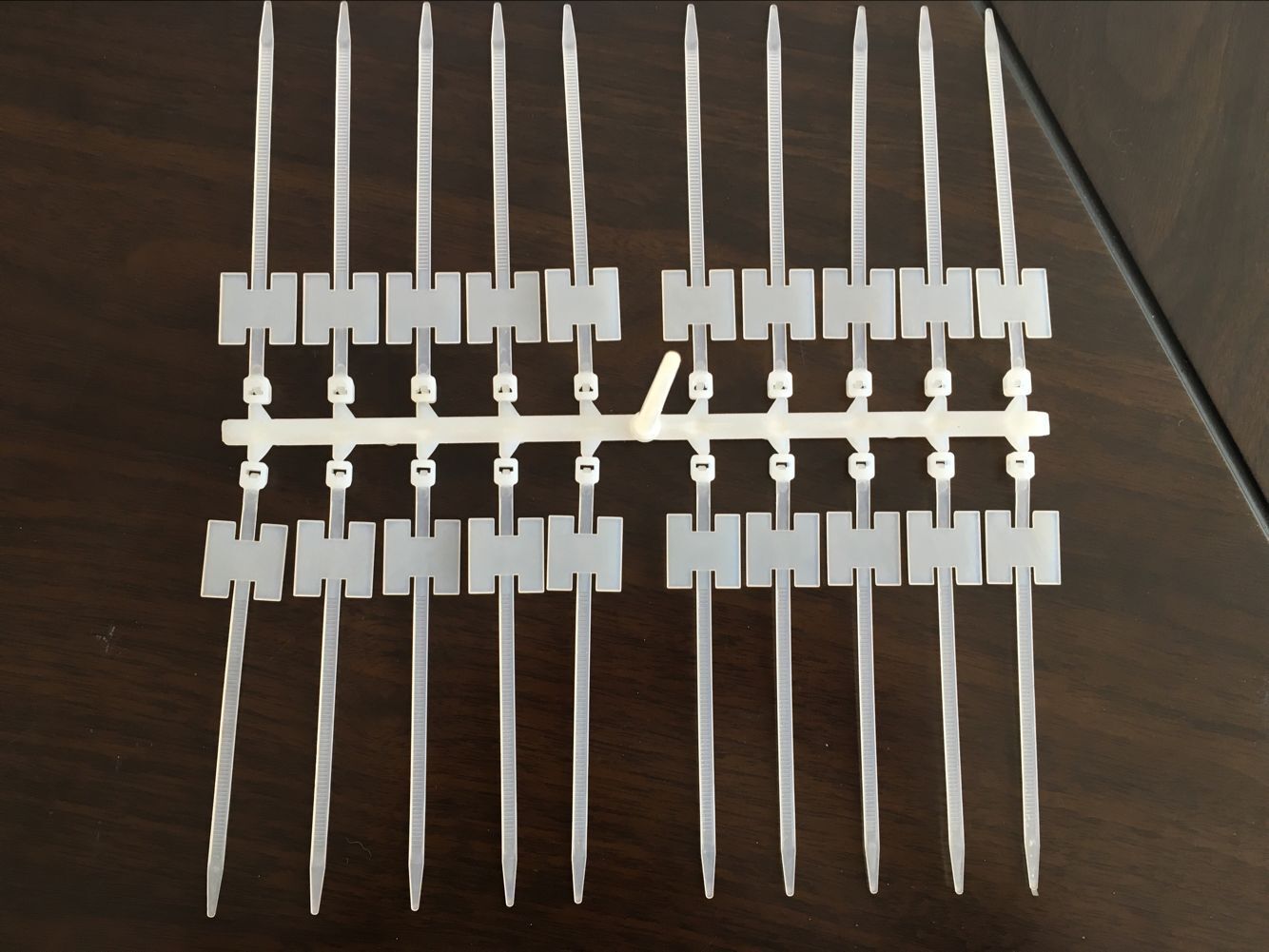 乐清博锐供应尼龙扎带模具 膨胀管模具 防水电缆接头模具