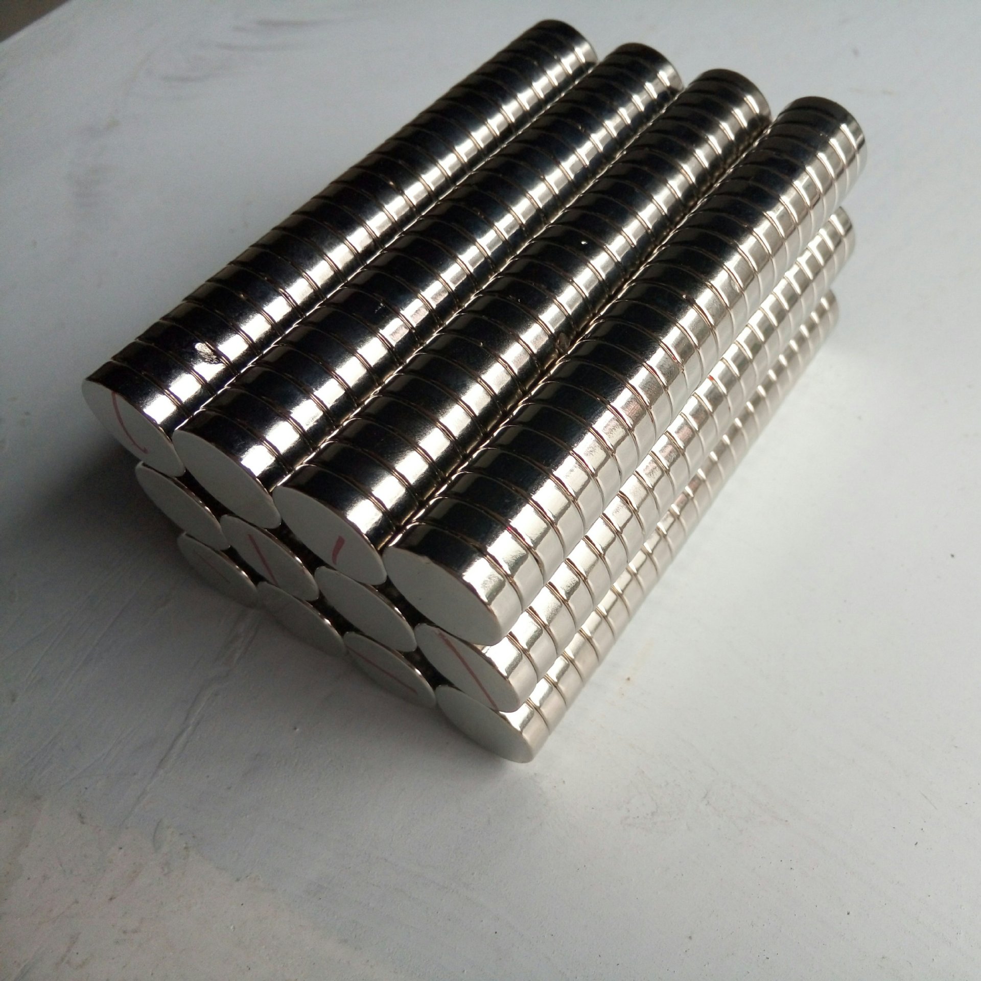 【厂家库存现货供应直径20*5钕铁硼强力磁铁】价格,批发,供应商厂家