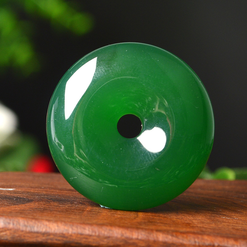 供应天然绿色玉髓男女款冰种转运玛瑙平安扣玛瑙吊坠厂家直销