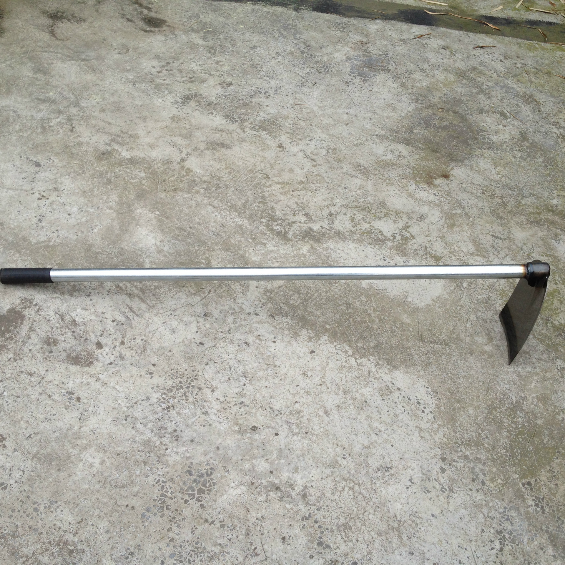 工厂直销跑江湖摆地摊大足钢管锄头钢板锄头带柄锄头