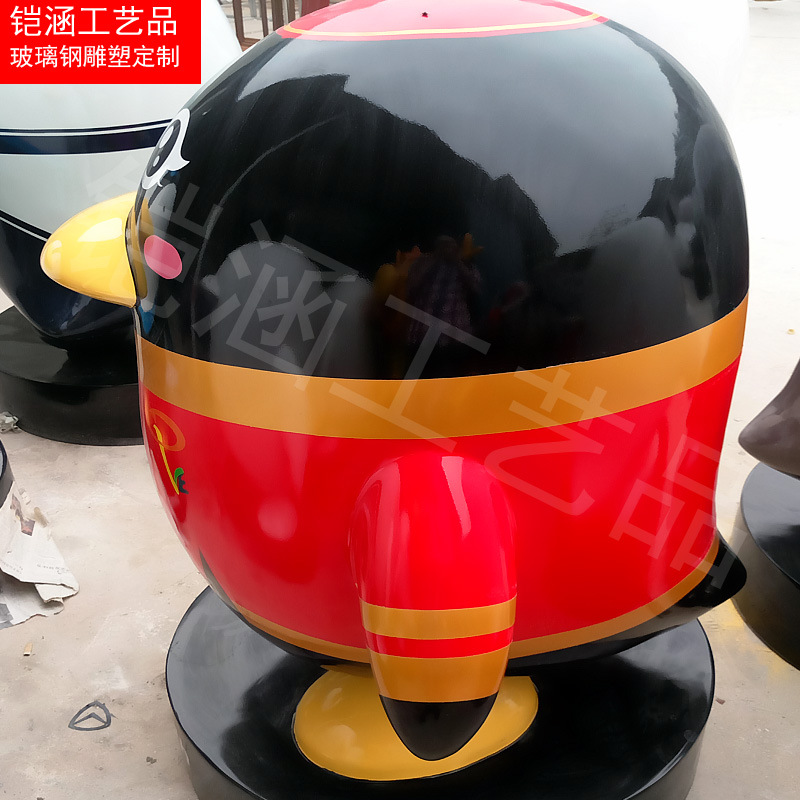 腾讯企鹅雕塑8-3