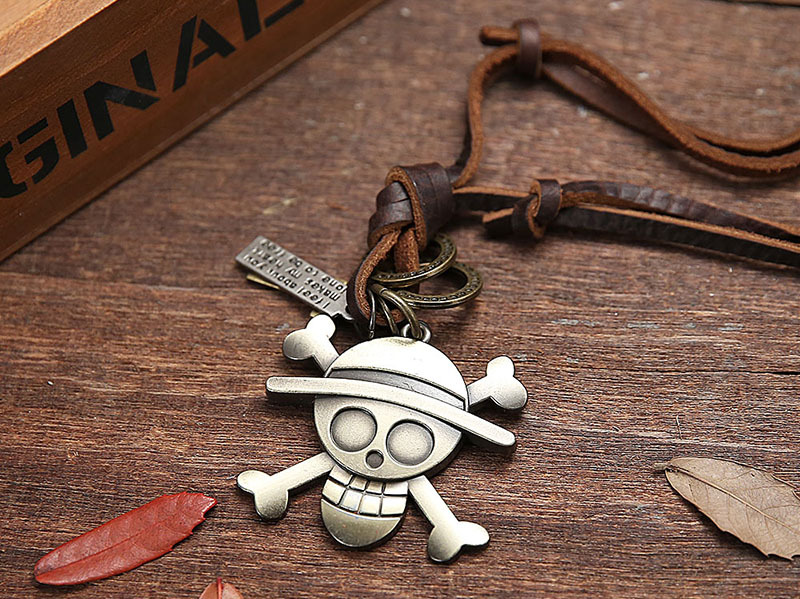 批发新款动漫海贼王路飞骷髅头吊坠牛皮绳项链学生个性礼物配饰品
