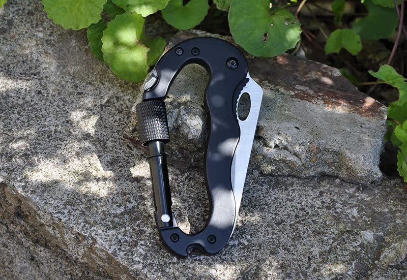 户外野营多功能快挂安全登山扣折叠小刀钥匙扣螺丝刀带小刀登山扣