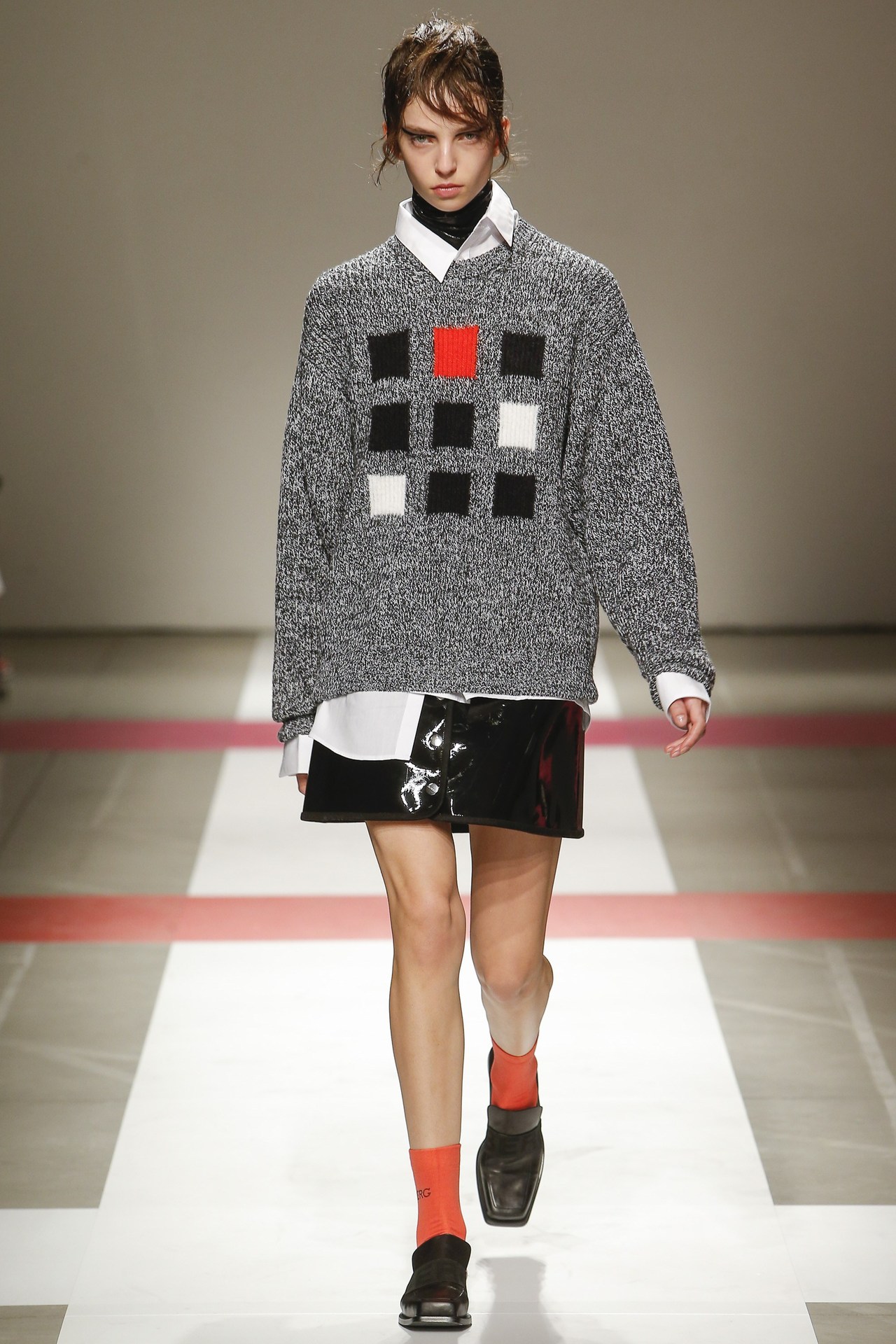 专柜品质 黑白羊毛混纺 长貂绒毛衣 圆领套头长袖 走秀款 方块