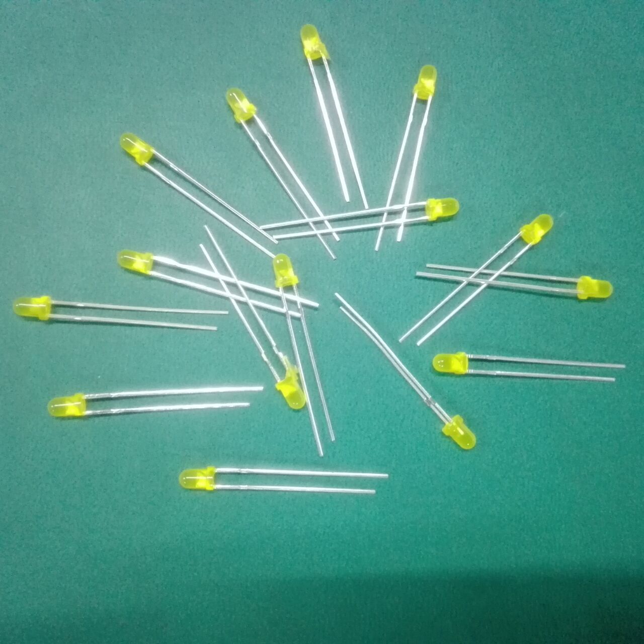 供应信息 led灯珠 led直插 3mm 圆头 长脚 黄发黄 兰发兰 常年供货