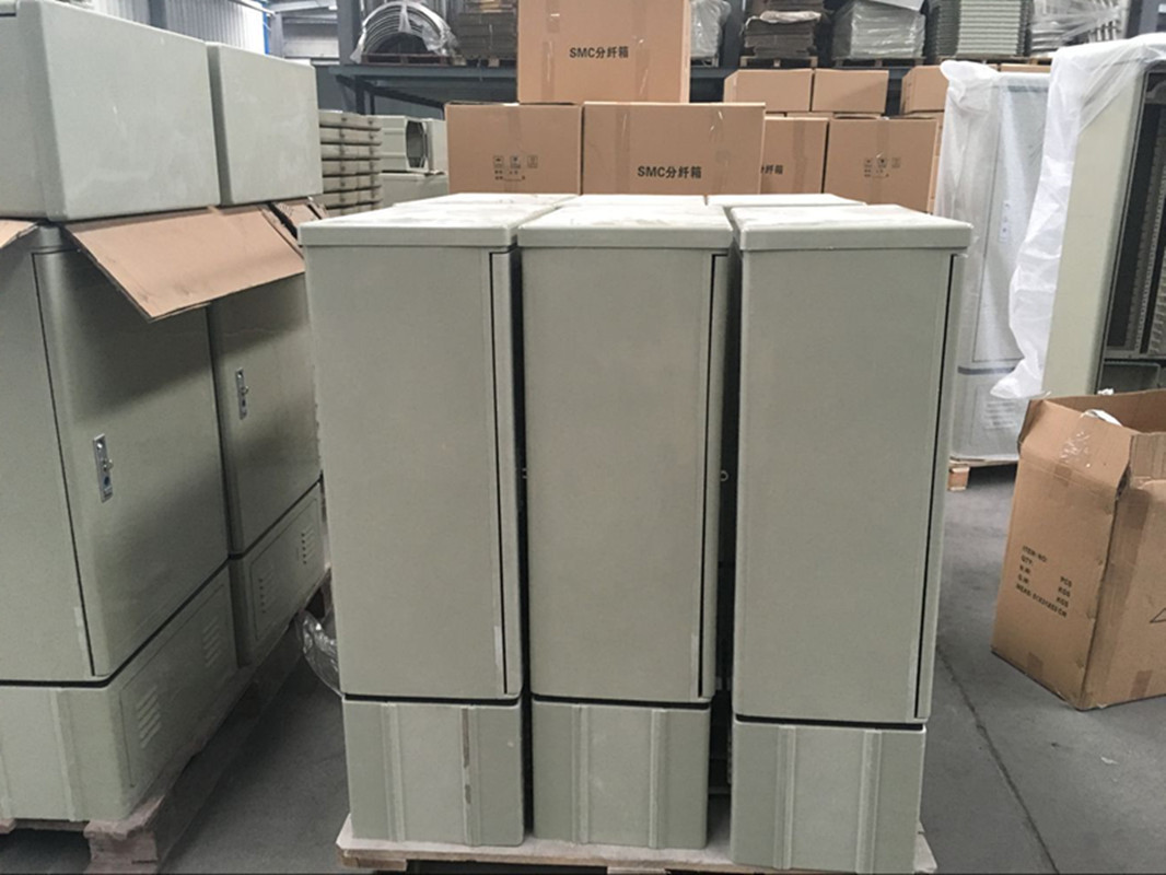 室外壁挂式72芯三网合一光缆分纤箱光纤分纤箱三网通用厂家批发