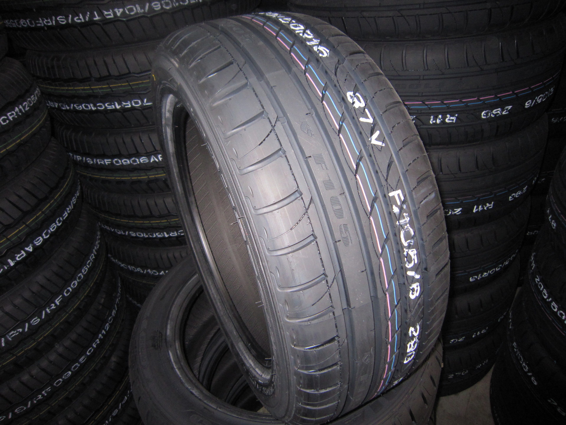 厂家直销 半钢子午线轿车胎 205/65r15