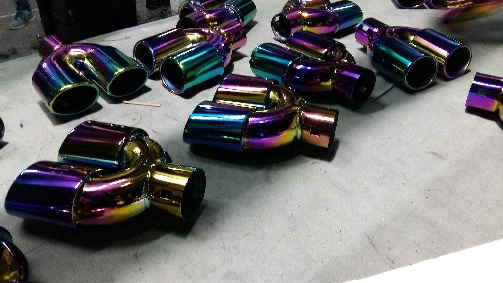 拥有大型真空离子镀膜机两台,纳米喷镀机一台; 自动喷涂生产线一条