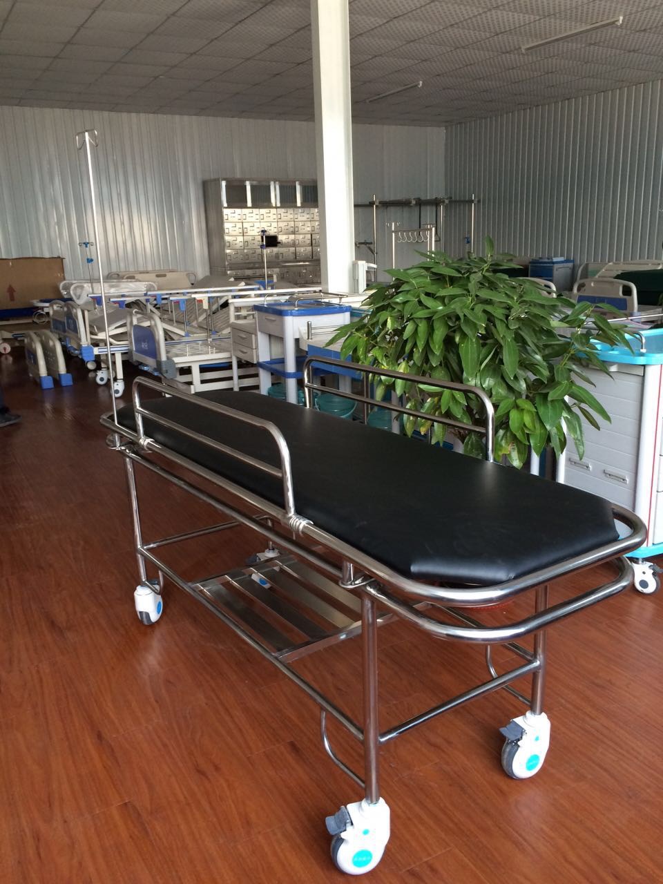 山东众佳不锈钢四小轮担架车fx24 黑色新款耐用上档