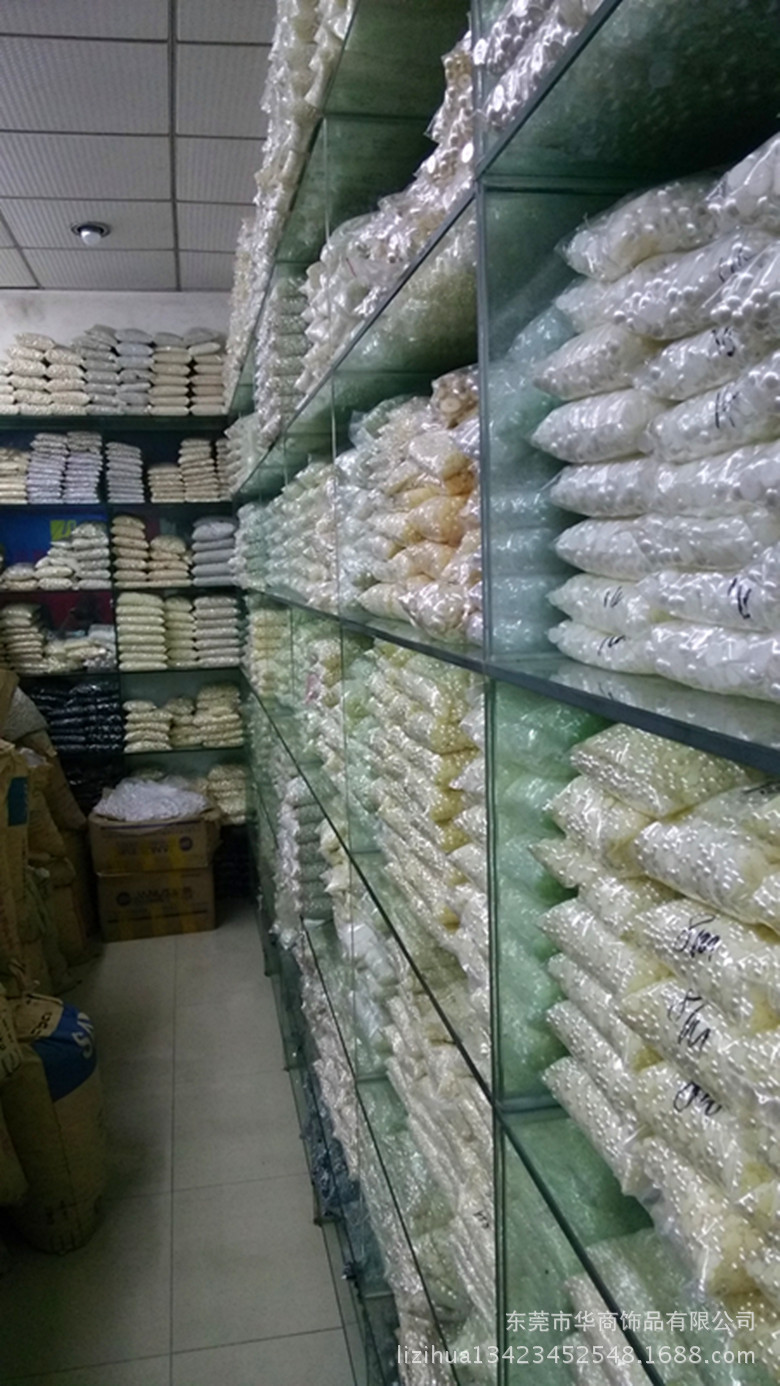 仿珍珠仓库货物摆放处