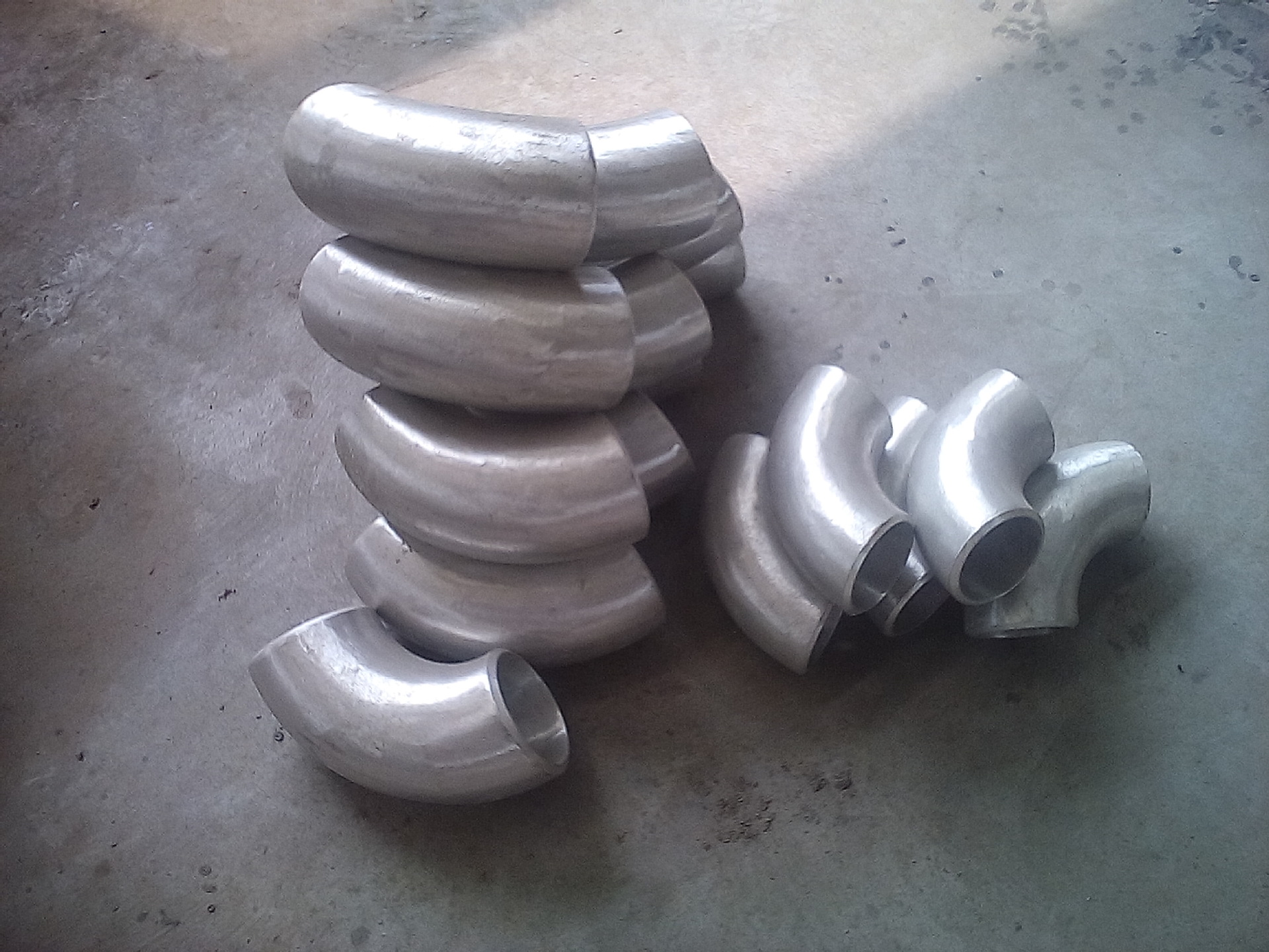 生产直销90度水暖弯头 90度锻制弯头 焊接球形弯头