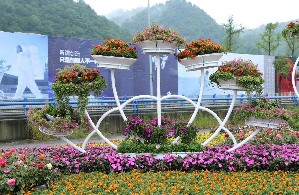 【景观铁艺花架】浅谈户外的景观铁艺花架特点?