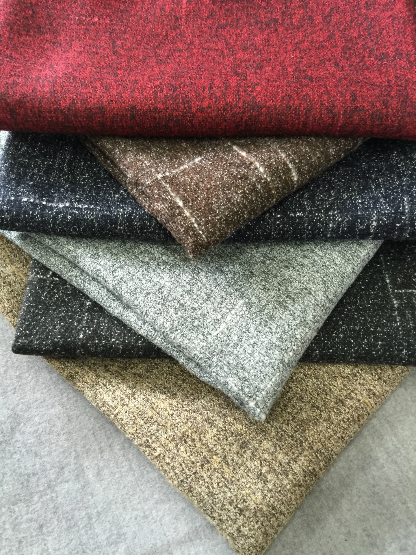 厂家直销现货 半精纺乱纹竹节格子毛昵面料