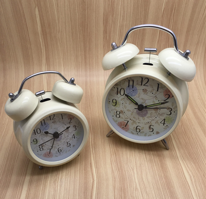 静音小闹钟 性懒人学生儿童3寸闹钟卧室床头钟居 家办公室台钟