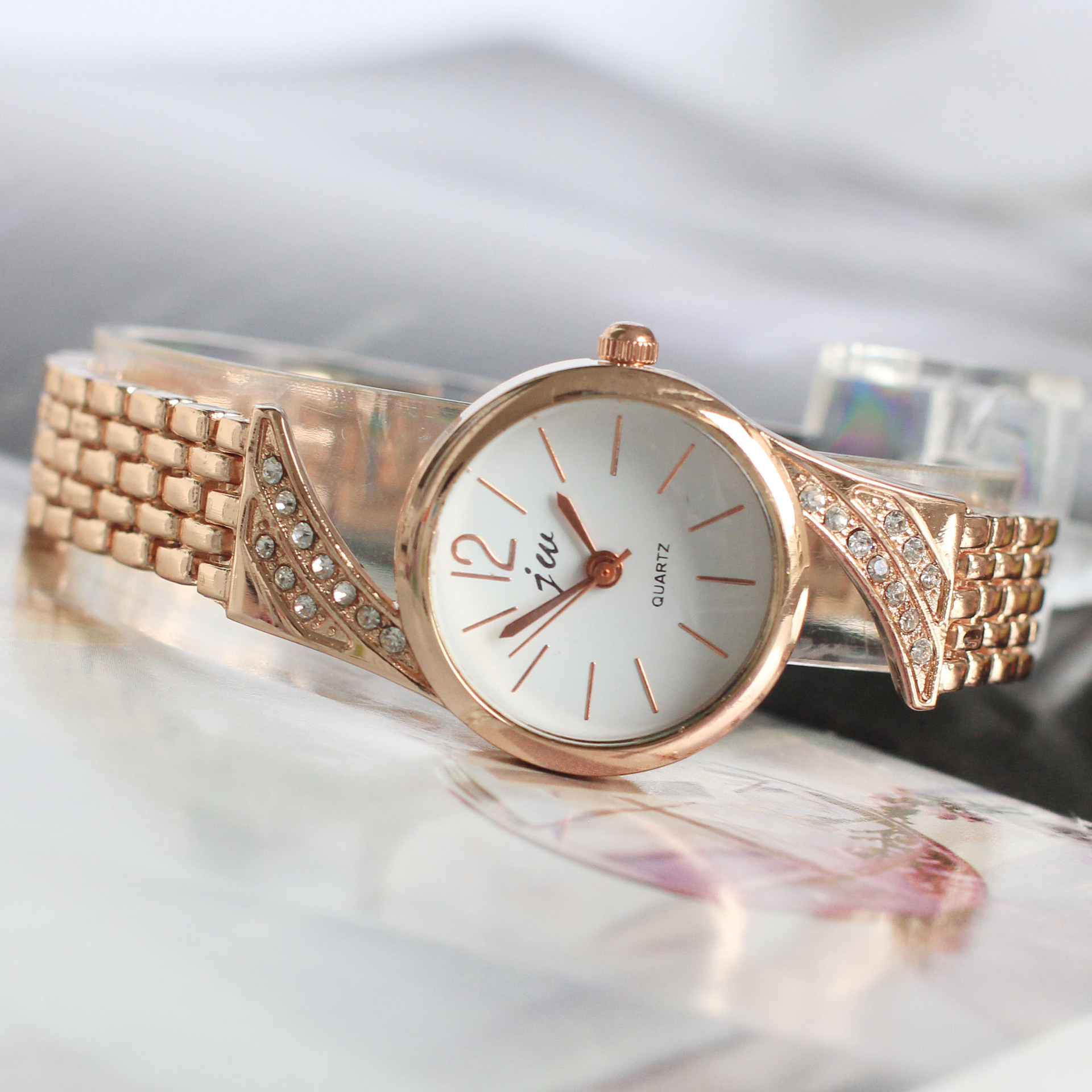 韩版女表潮流时尚女士学生手表批发女水钻复古时装表手链表手镯表