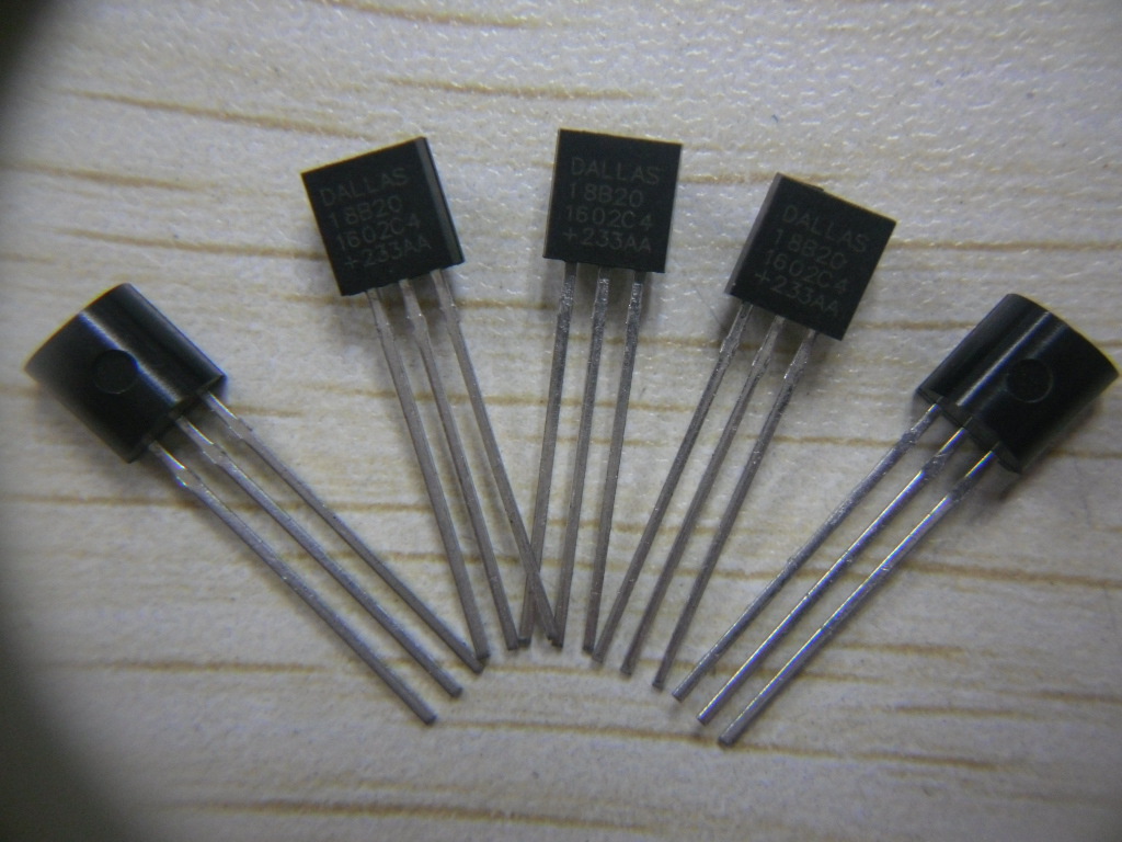 供应数字温度传感器ds18b20 18b20 to-92 dallas 全新原装