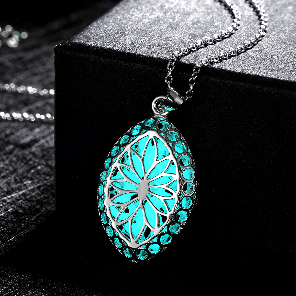 ebay,ali,速卖通外贸货源厂家直销荧光时尚镂空吊坠夜光项链02