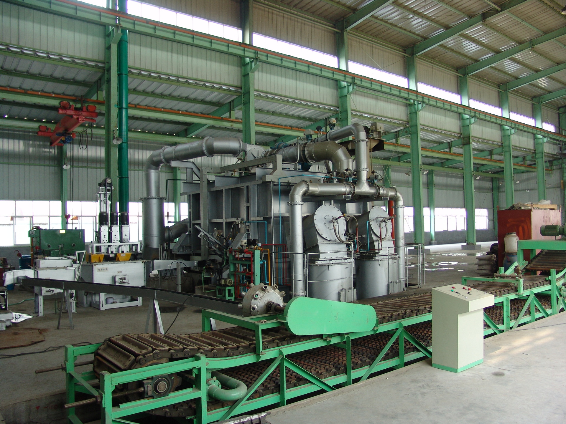 倾翻式燃气熔炼炉及铸锭机