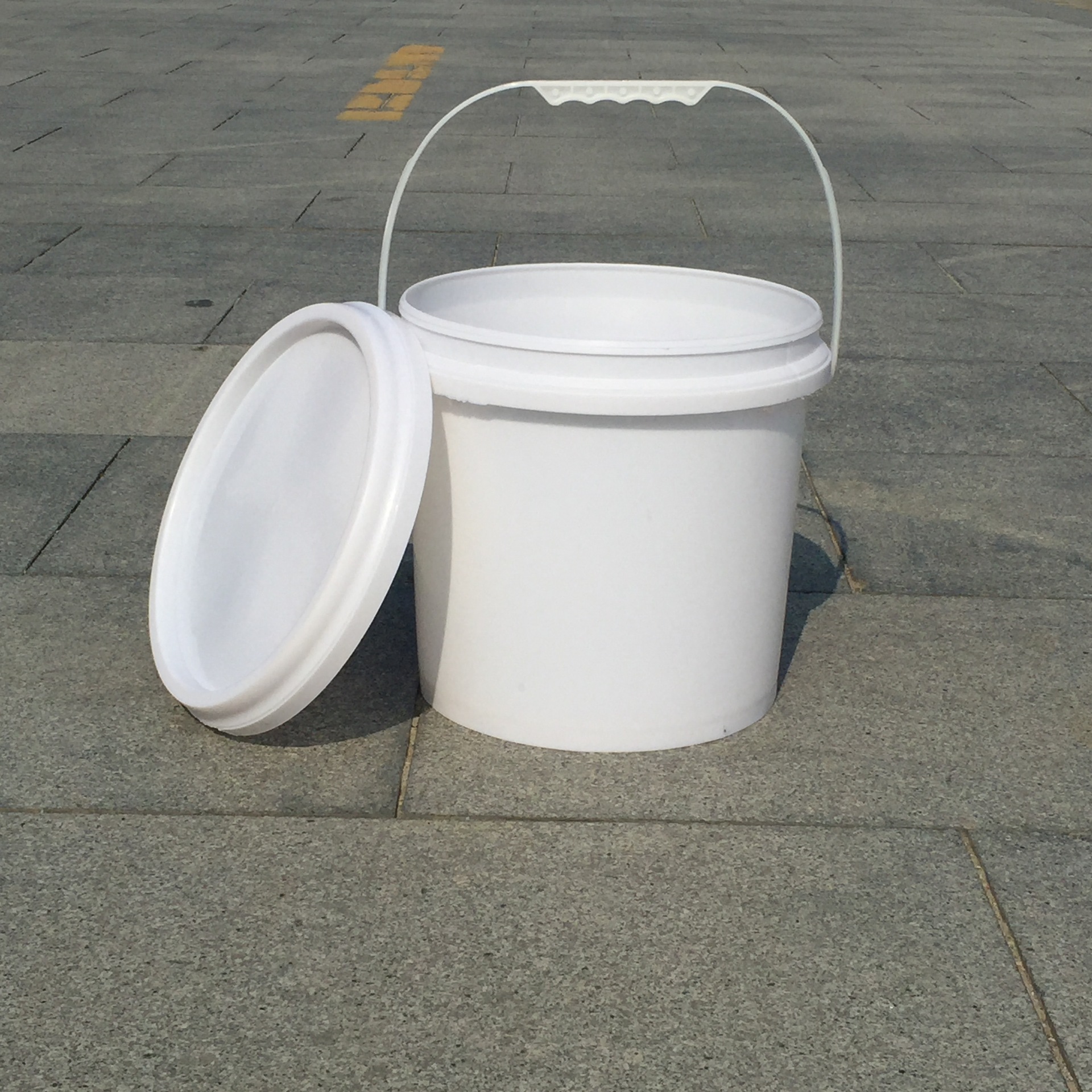 厂方批发10l塑料提手油漆桶 润滑油桶包装桶 塑料油漆桶圆形-阿里巴巴