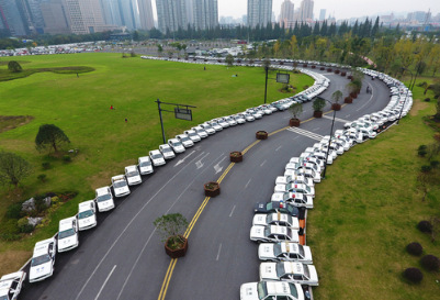 最美安全弧度c字路停车场