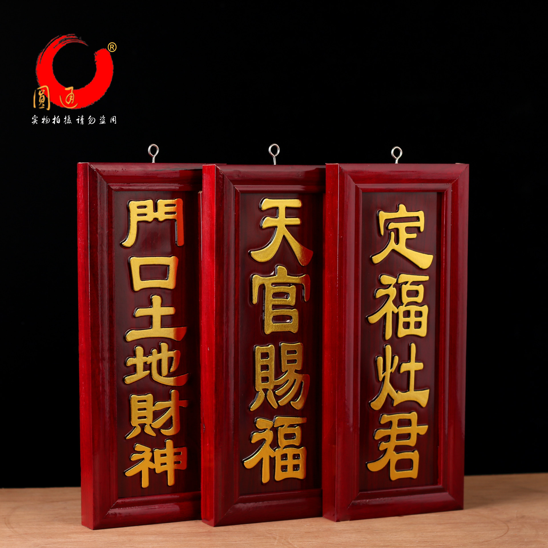 我的手掌上长了个小红点,已经几个月了不痛不痒,是怎么回事