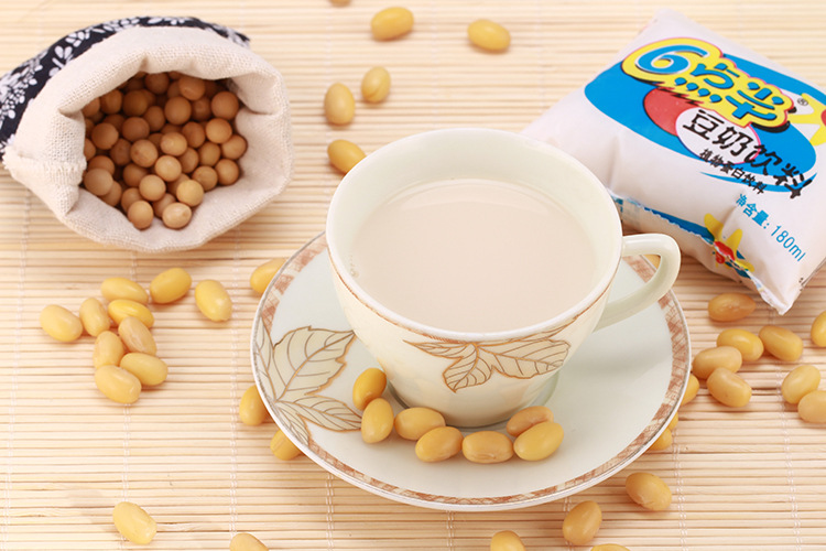 厂家直销六点半营养早餐豆奶饮料甜味浓浆型袋装180ml*30批发招商