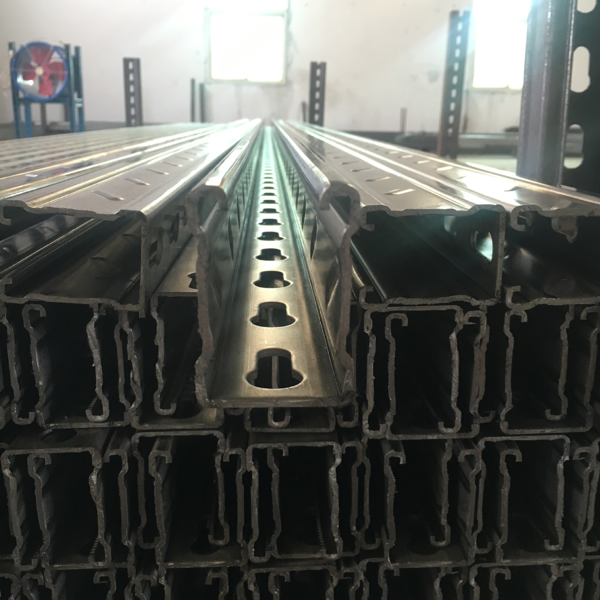 厂家直销光伏支架热镀锌c型钢 冷弯型钢太阳能光伏支架 定制加工