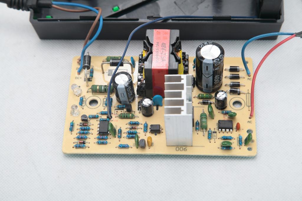 厂家直销明亮之芯高端智能电动车充电器60v20ah充电快静.