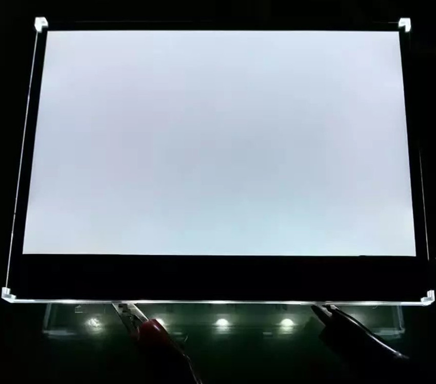 直下式rgb-led光源技术在综合显示优势中绝对第一,但是价格成本也是最