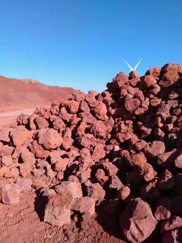 厂家直销火山石 红色火山石 黑色火山石 灰白色火山石 火山石板