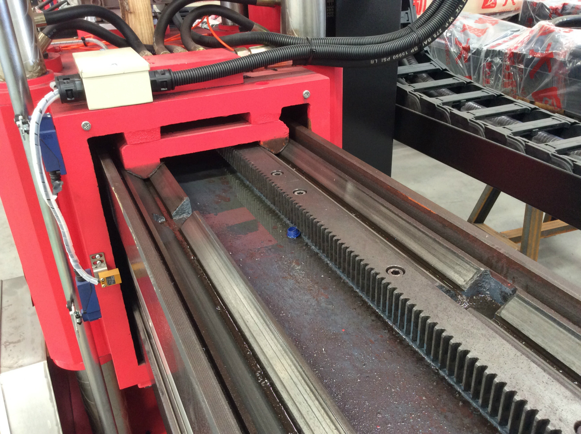 热销山东石材机械 供应红外线桥式切石机