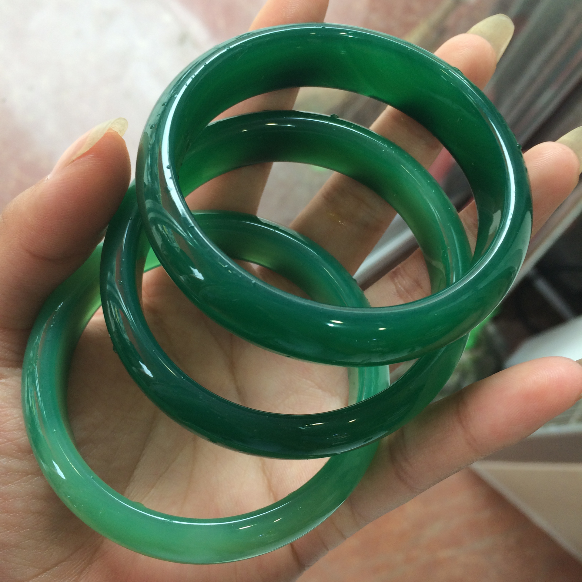 绿玉髓手镯 玛瑙玉髓镯子 女款手镯 玉石玉器 批发