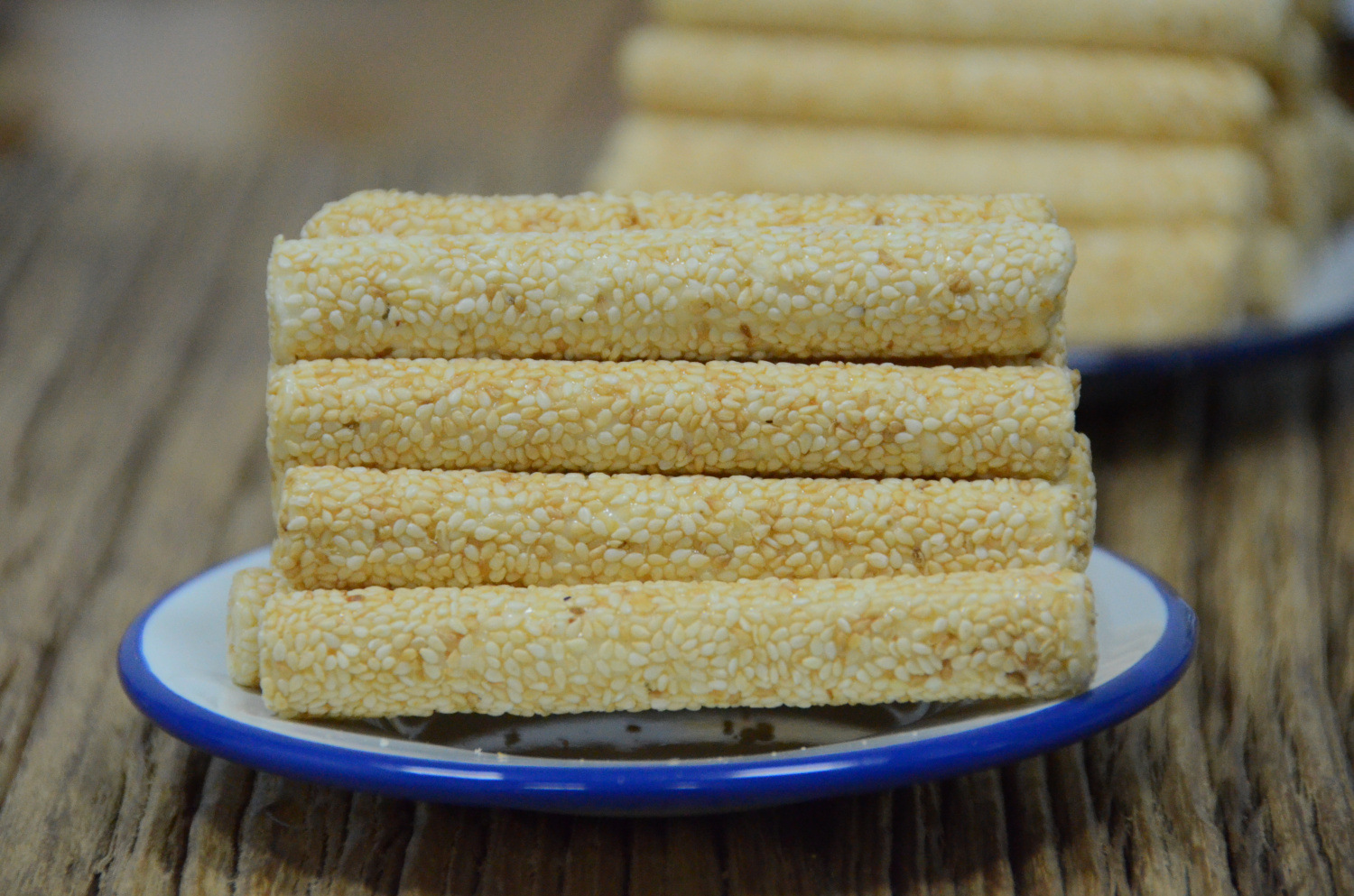 个个纯手工搓的,机器的做不出空心的芝麻糖棍,甜甜的麦芽糖和香 ￥4.