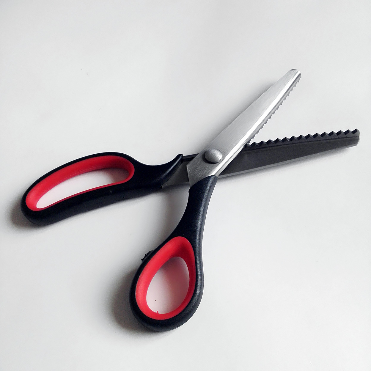 裁缝牙布剪直销狼狗牙布剪 布料剪 裁缝剪 布样花边服装剪