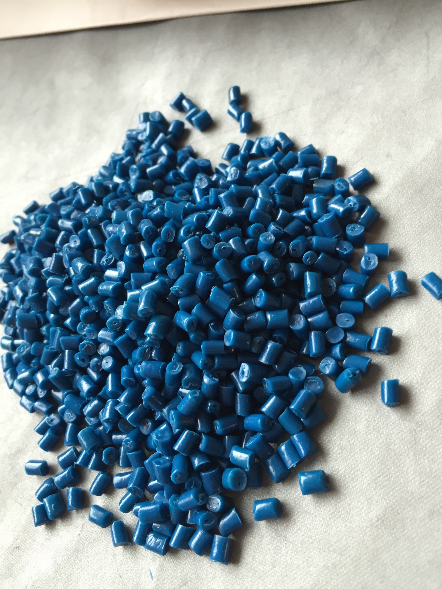 注塑hdpe 低压再生聚乙烯颗粒,本产品过80目网,适用于注塑;塑料托盘