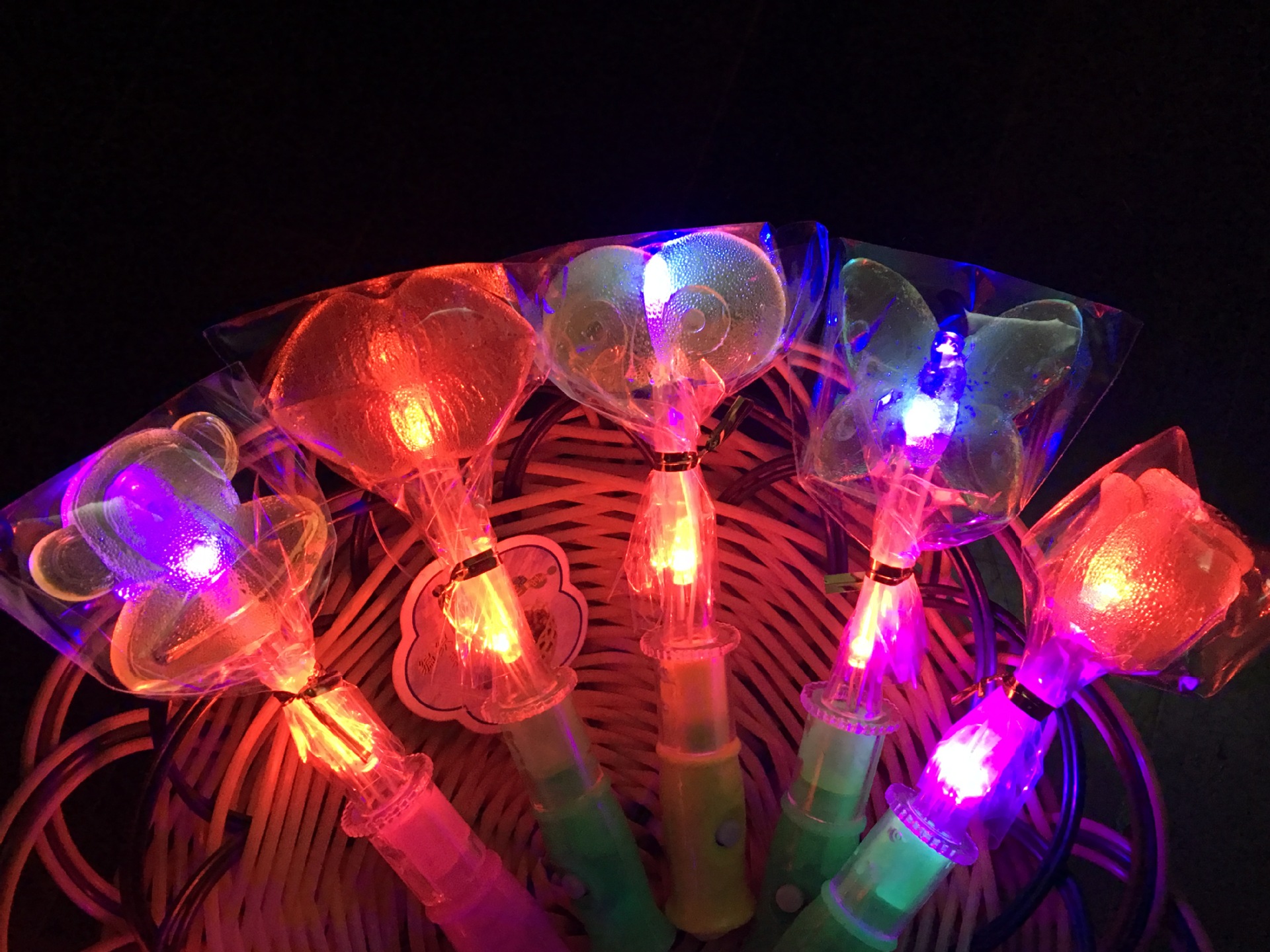 发光棒棒糖酒吧夜场50支混装包邮蝴蝶卡通爱心嘴唇七彩led棒棒糖