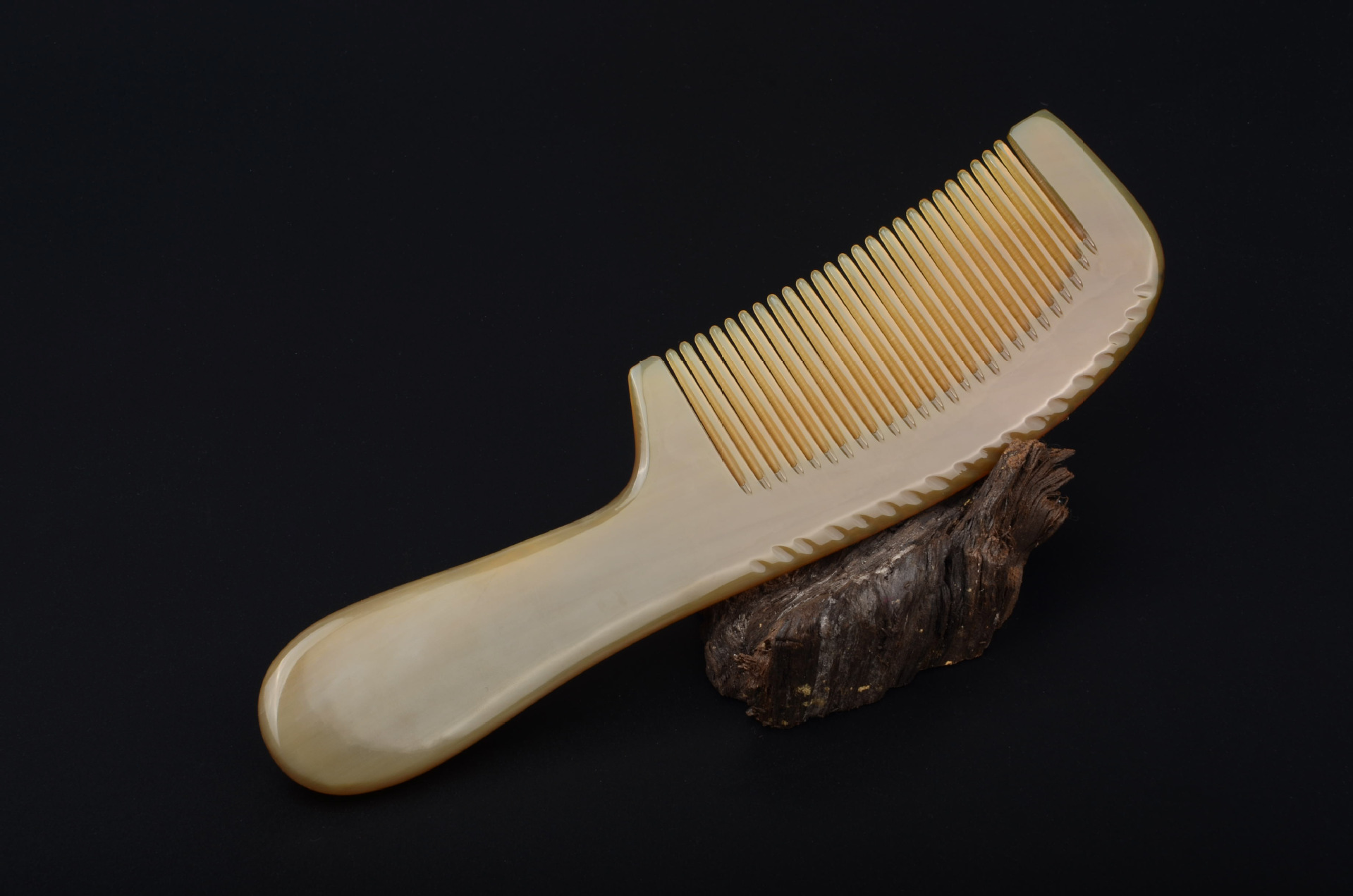 越南牛角梳_批发越南进口牛角梳 精品保健梳 老艺人大号白色圆柄 手工