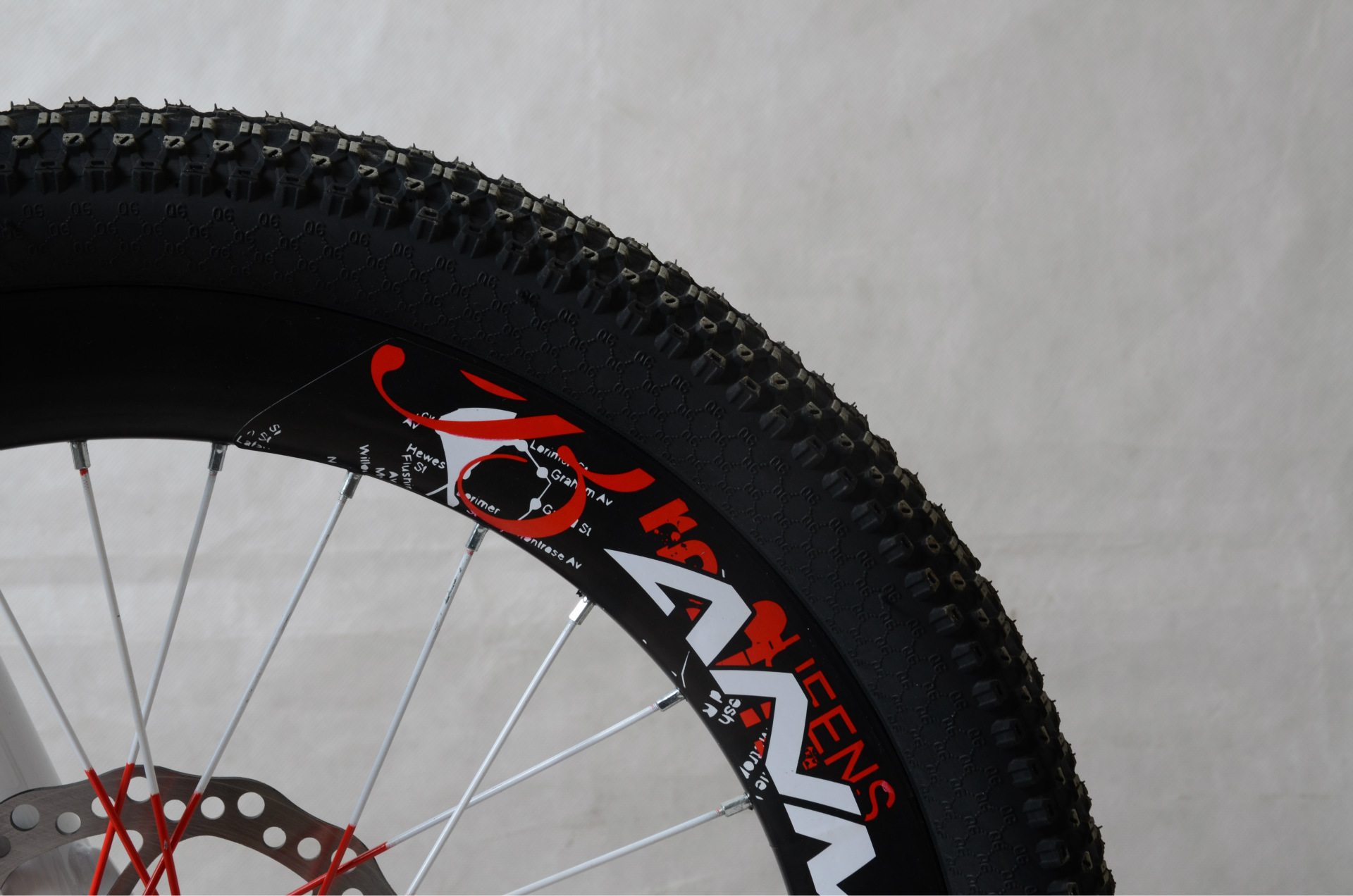 26寸21速山地车自行车40刀圈禧玛诺变速油碟刹厂家直销