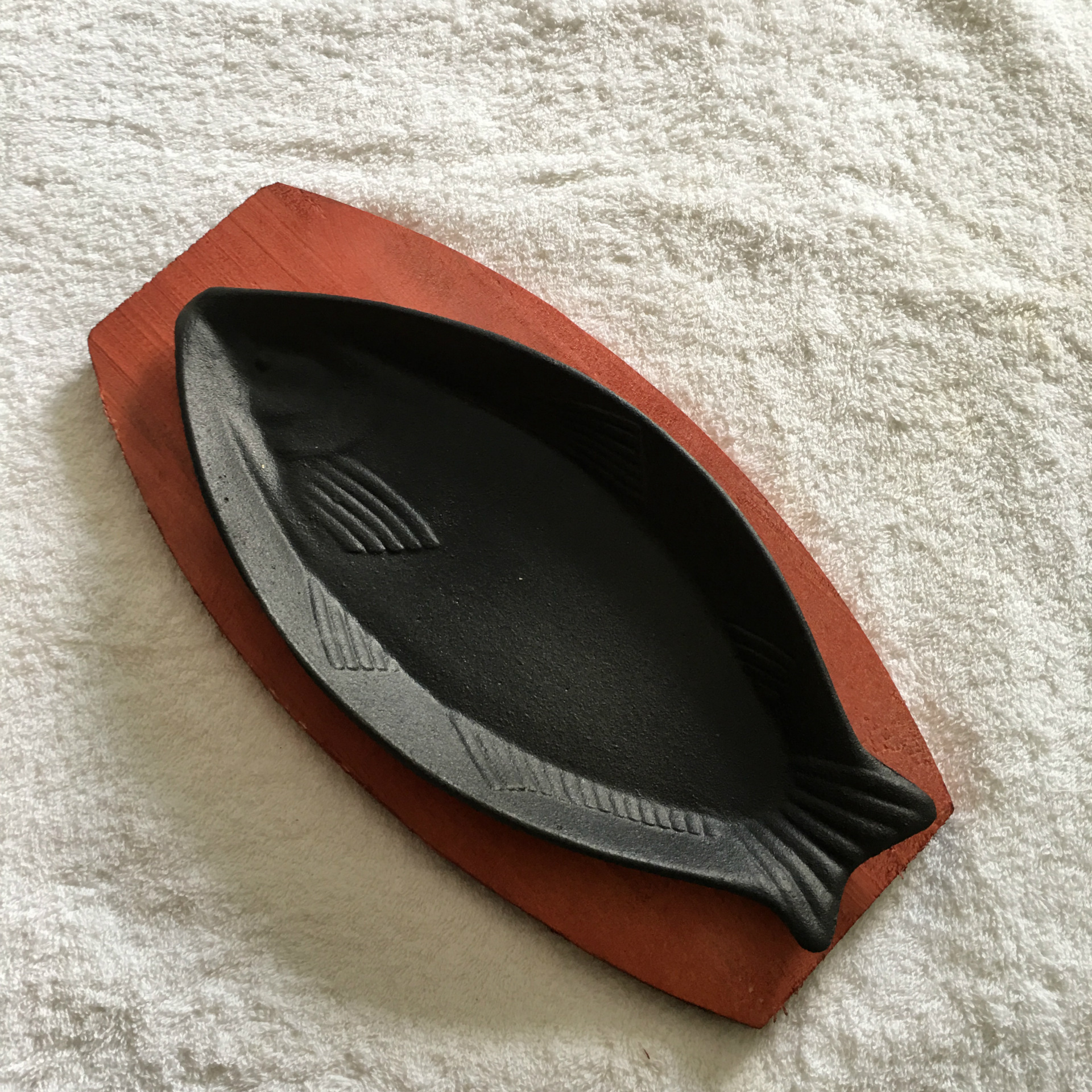 厂家直供加厚铸铁烤盘珍珠鱼盘铁板烧 家用烤鱼排铁板