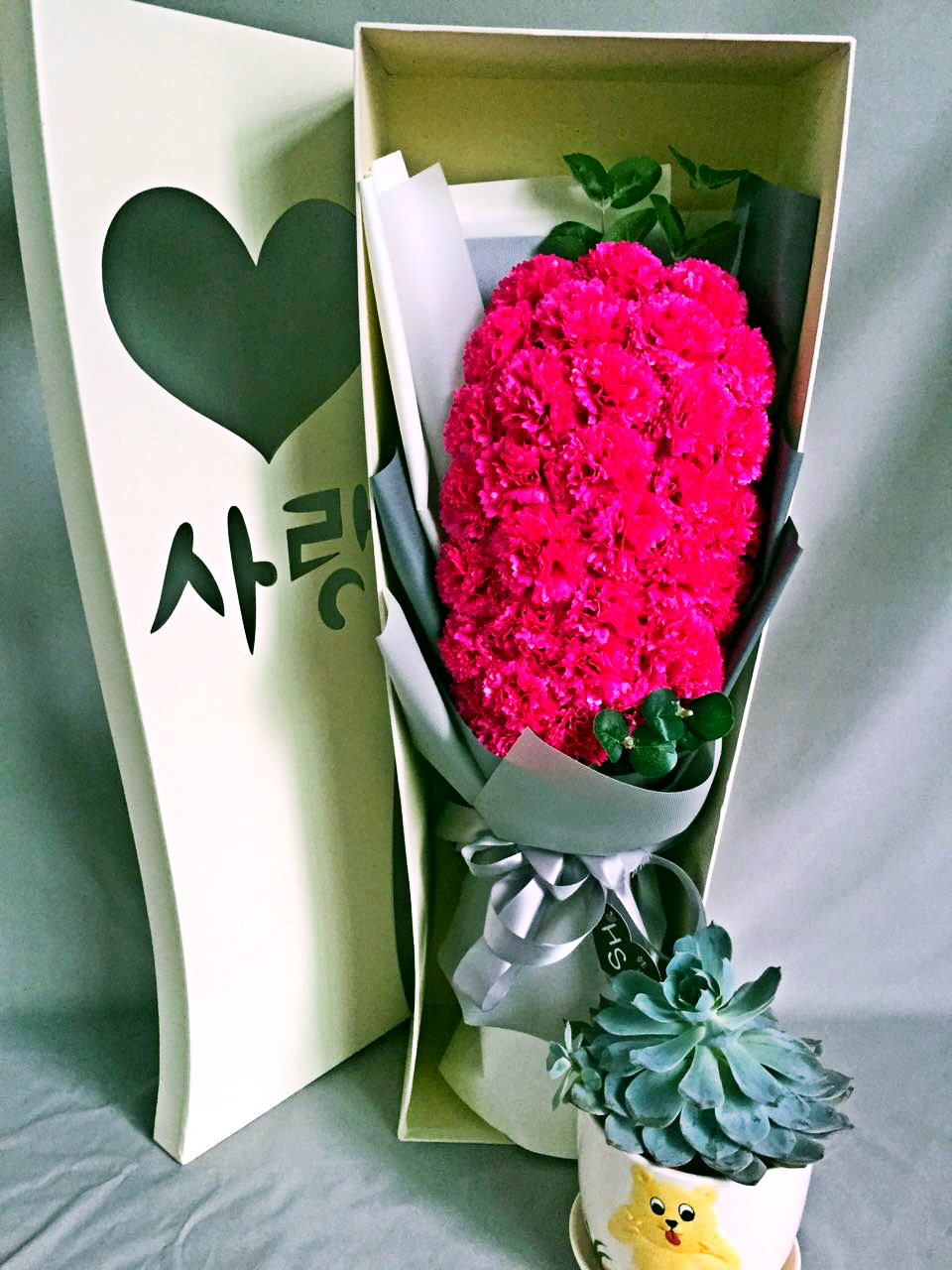 韩束工艺新款33朵康乃馨香皂花礼盒花束母亲节创意馈赠礼品批.