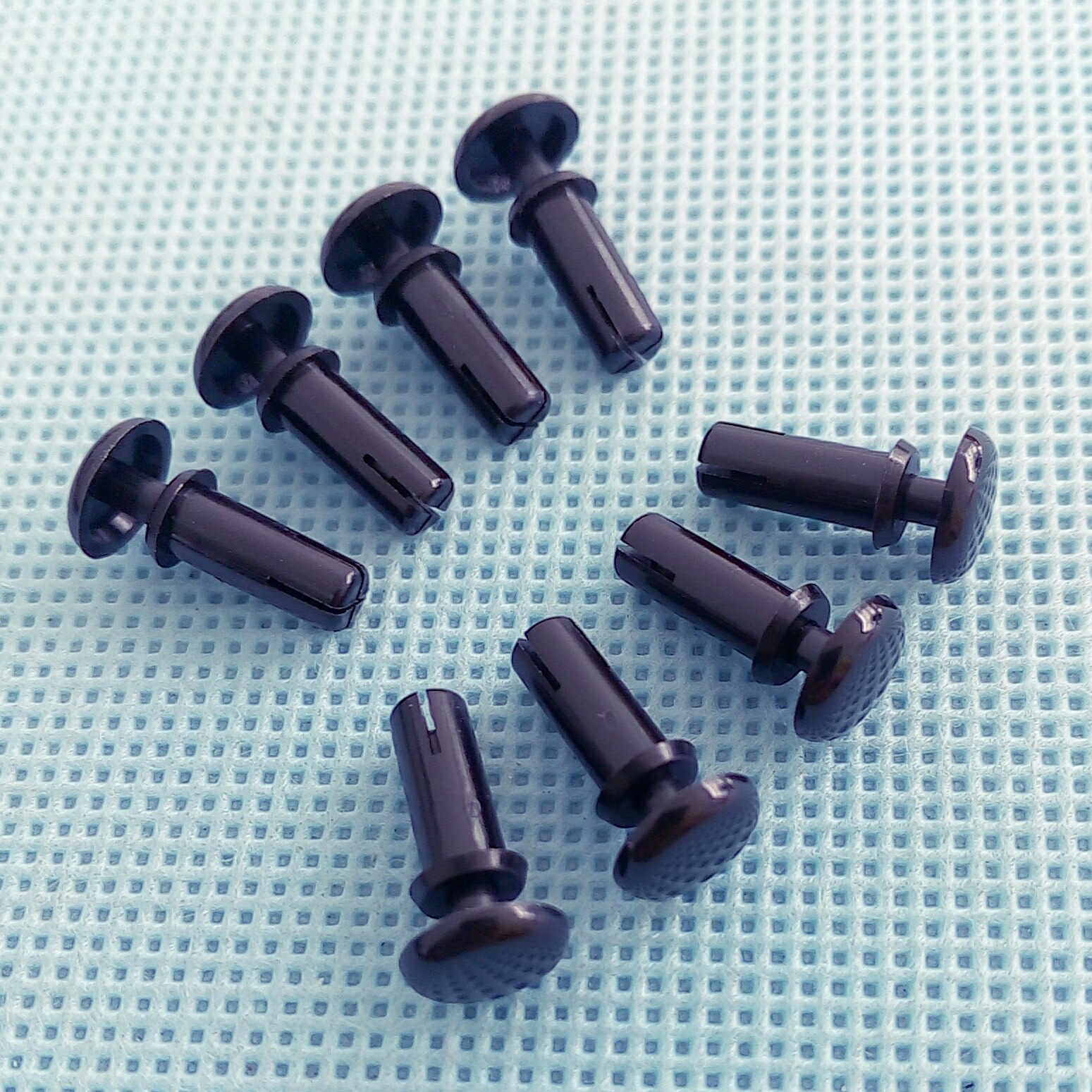 5万个厂家批发 黑色白色尼龙塑料铆钉塑胶r型子母膨胀铆钉pc板