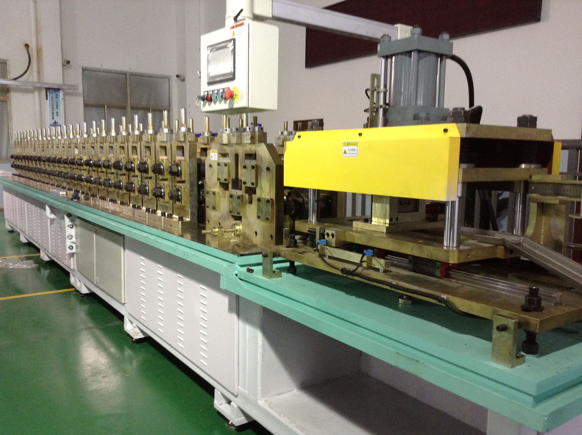 高精度滑轨生产线 专业生产电梯上坎 电梯导轨等冷弯成型生产线