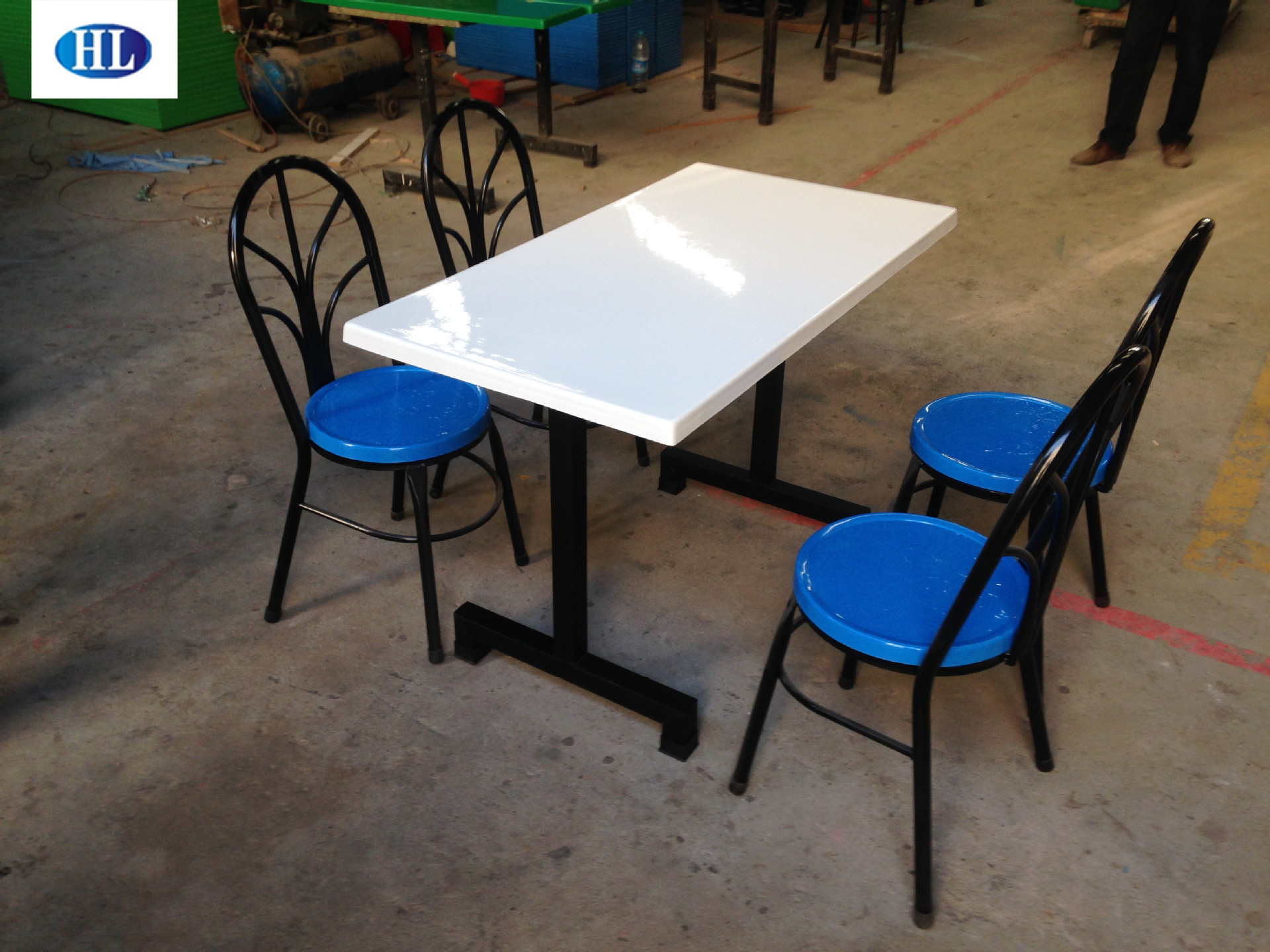 小吃店餐桌椅组合 简约现代玻璃钢四人分体桌椅 饭店食堂桌椅批发