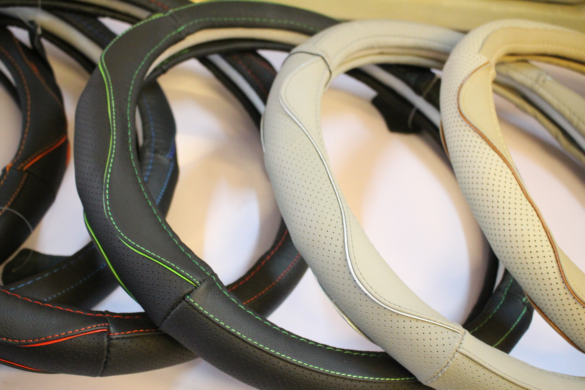 汽车方向盘套头层牛皮把套打孔透气四季通用厂家直销一件代发